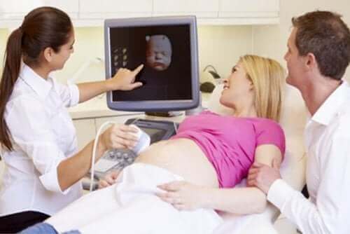 O ultrassom permite que você descubra informações sobre a saúde do bebê, observando diretamente sua morfologia.