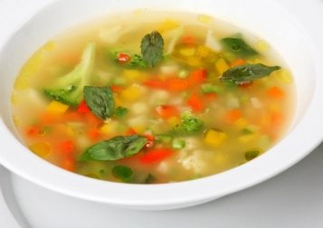 4 sopas vegetarianas para desfrutar com a família