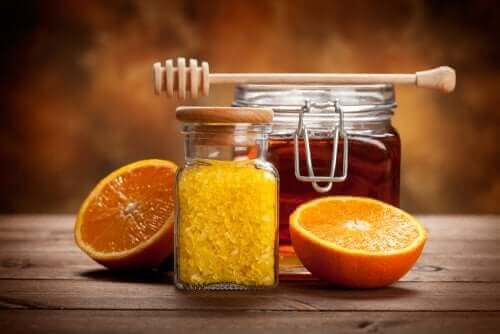 Adoce a geleia de frutas cítricas com mel