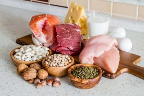As proteínas magras reduzem a fadiga e fornecem nutrientes essenciais como o ferro