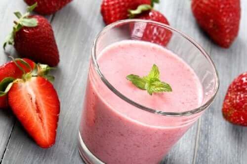 Batido de iogurte e morango