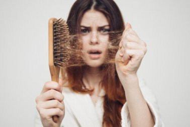 Por que cai mais cabelo no outono?