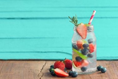 Infusões geladas frutais para o verão