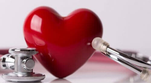 Coração com estetoscópio