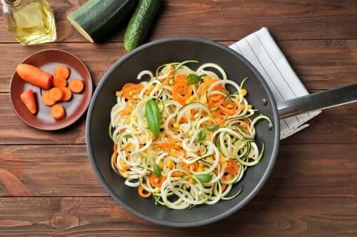 Espaguete com abobrinha e cenoura. Delicioso!