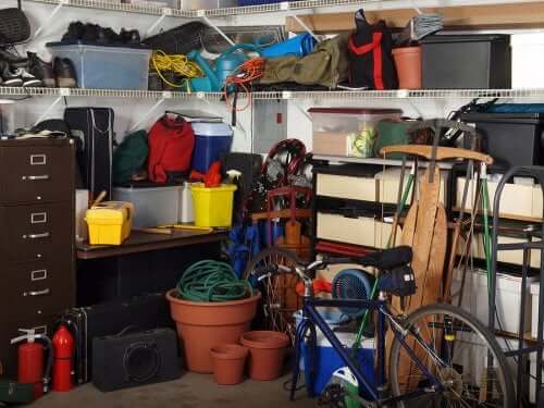 Garagem desorganizada