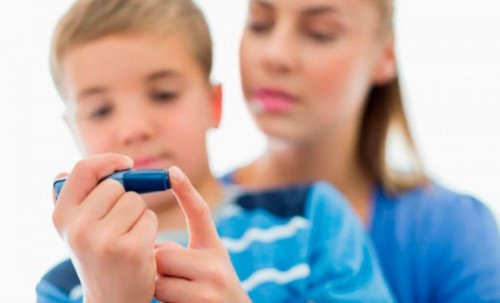 A diabetes infantil é a terceira causa mais comum da síndrome nefrótica em crianças.