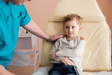 Síndrome nefrótica em crianças: causas e tratamento