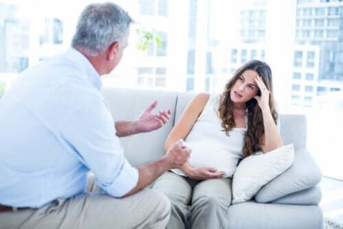 Psicõlogo tratando gravidez psicológica