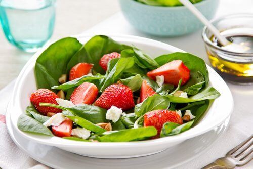 Salada de frutas e verduras