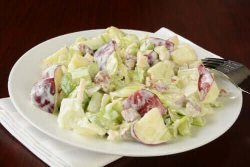 salada waldorf com salsão