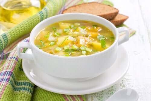 As sopas mais tradicionais podem ser preparadas com sobras de outros alimentos.