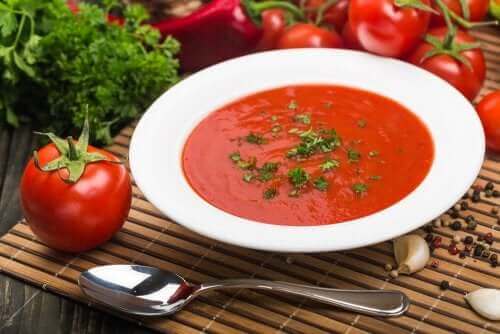 Sopa fria xe tomate