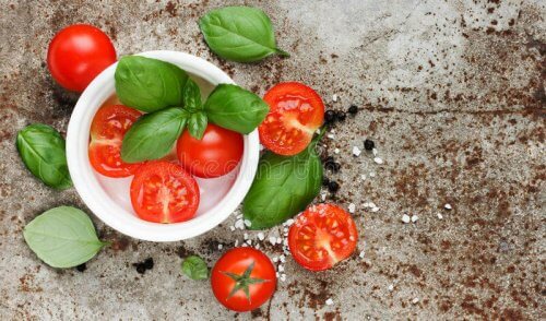 Tomate e manjericão