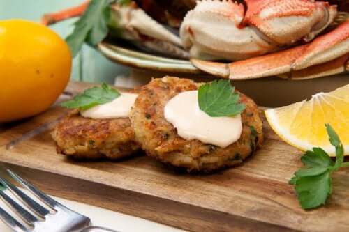 Bolinho de caranguejo: 2 receitas que você vai adorar