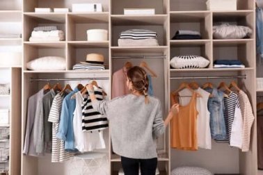 Conselhos para não acumular roupas no armário