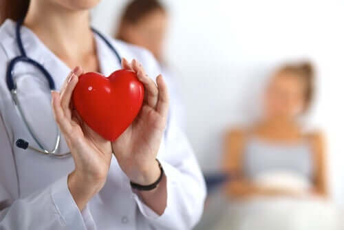 É importante seguir as orientações do médico sobre alimentação e saúde cardiovascular