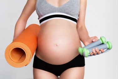 Prática de exercícios durante a gravidez: o que considerar?