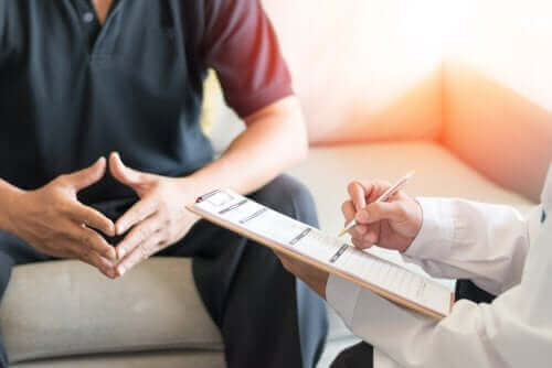 Paciente consultando um urologista