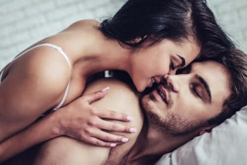Casal na cama