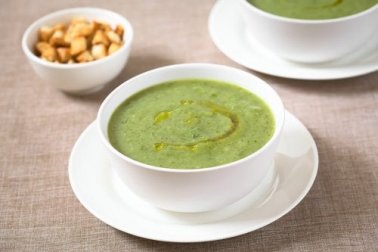 Sopa de abobrinha e alho para fortalecer o sistema imunológico