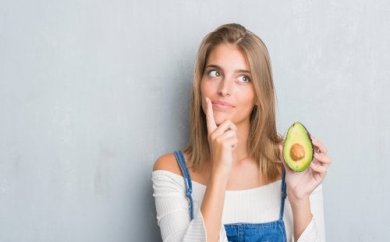 Por que não se deve consumir abacate em excesso?