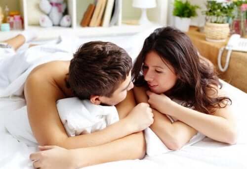 A importância de iniciar uma conversa sobre desejos sexuais