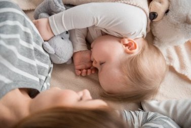 Dormir com a mãe é bom ou ruim para as crianças?