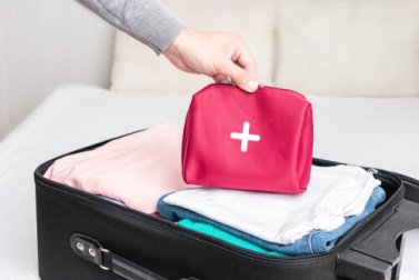 Como fazer um kit de primeiros socorros para viagem