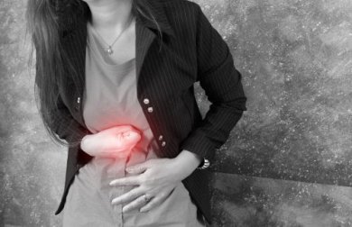 Pancreatite aguda: sintomas, causas e tratamento
