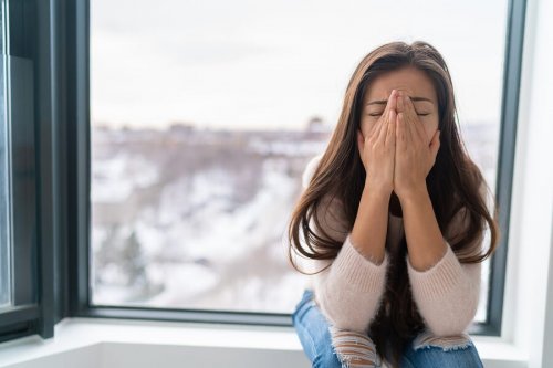 Mulher sofrendo de estresse pós-traumático