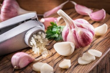 3 remédios caseiros com alho para diminuir o colesterol