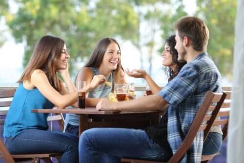A ajuda dos amigos para superar uma separação