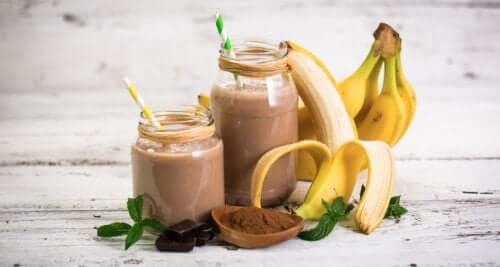 Vitamina de aveia, banana e cacau