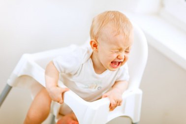 Meu bebê chora depois de mamar: o que fazer?