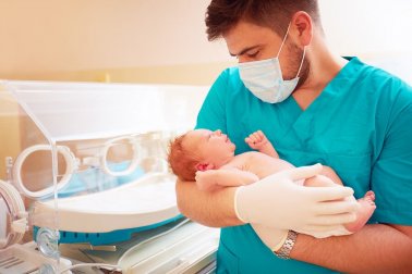 Quanto tempo um bebê prematuro deve ficar no hospital?