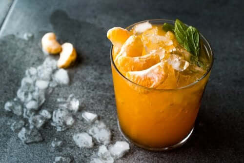 Smoothie cítrico com tangerina e cúrcuma