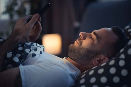 Uso de celular na cama