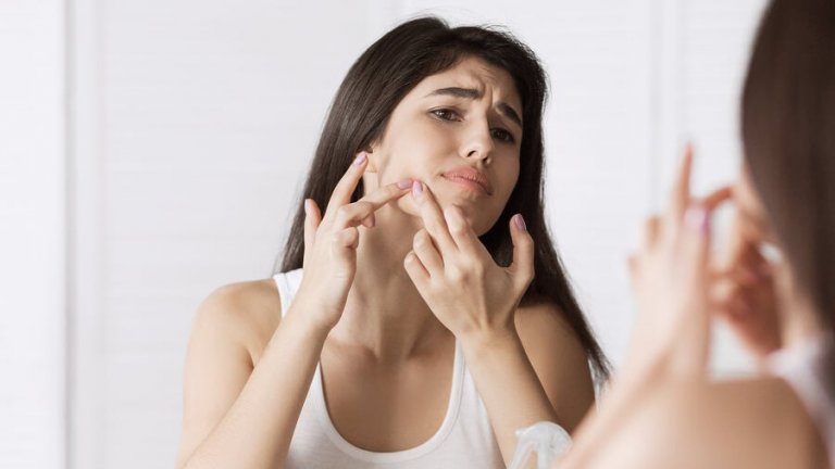 9 causas das espinhas no rosto