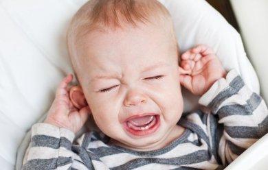 Como aliviar uma infecção no ouvido do bebê