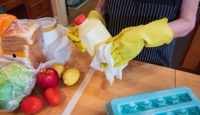 É necessário desinfetar os alimentos para evitar possíveis contágios?