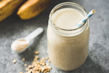 Como fazer uma vitamina de banana e aveia