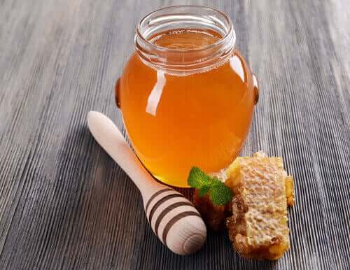 O mel é um ótimo substituto do açúcar refinado