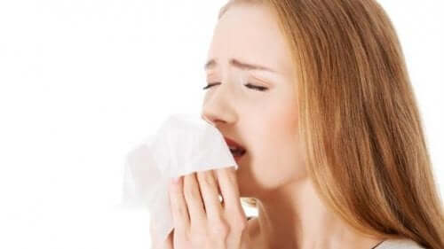 Os espirros podem contagiar várias pessoas