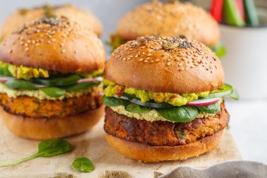 2 maneiras de fazer hambúrgueres vegetarianos