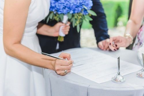 Quais são as vantagens e desvantagens do casamento civil?