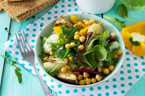 Salada de grão-de-bico e berinjela