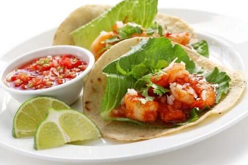 3 maneiras de fazer tacos de camarão