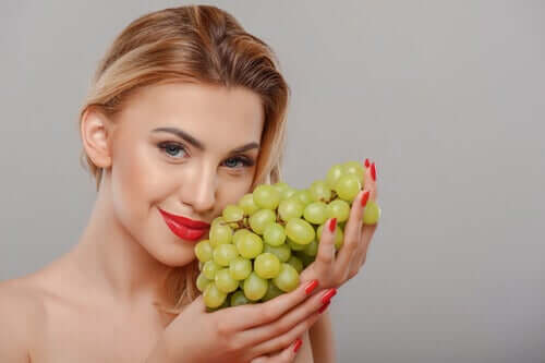 Tratamentos à base de uva para rejuvenescer a pele
