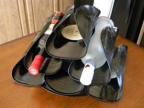 Adega com discos de vinil